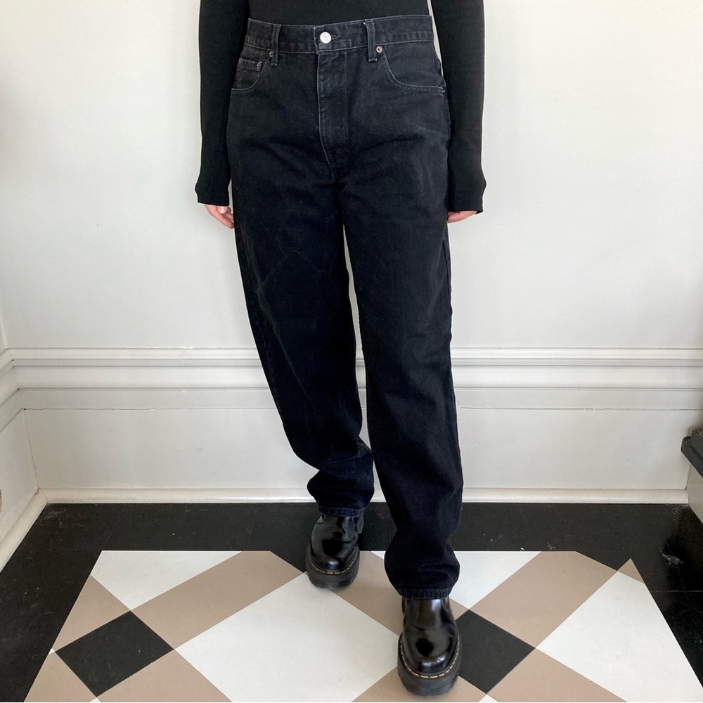 Vintage Levi’s 550 high-waisted loose fit black jeans. 🖤